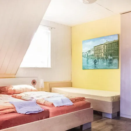 2 Bedroom Stunning In *