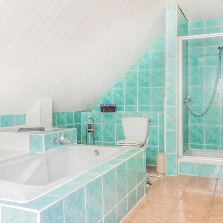 2 Bedroom Stunning In Apartment *