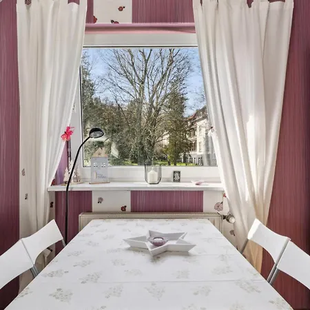 2 Bedroom Stunning In *
